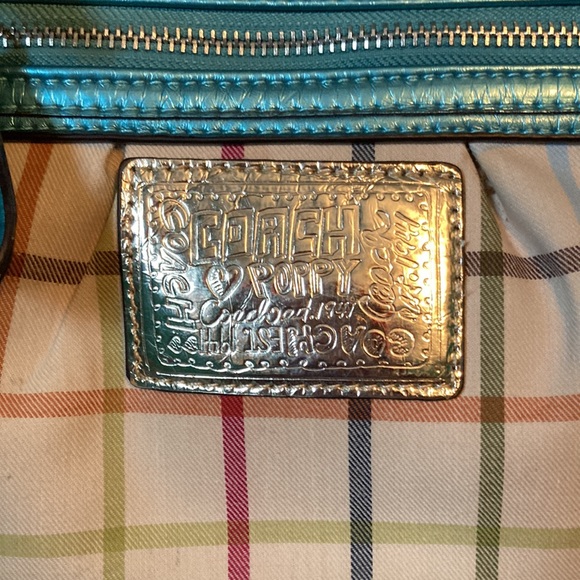Coach Poppy small handbag  with iridescent turquoise leather trim & handle EUC - Picture 2 of 8